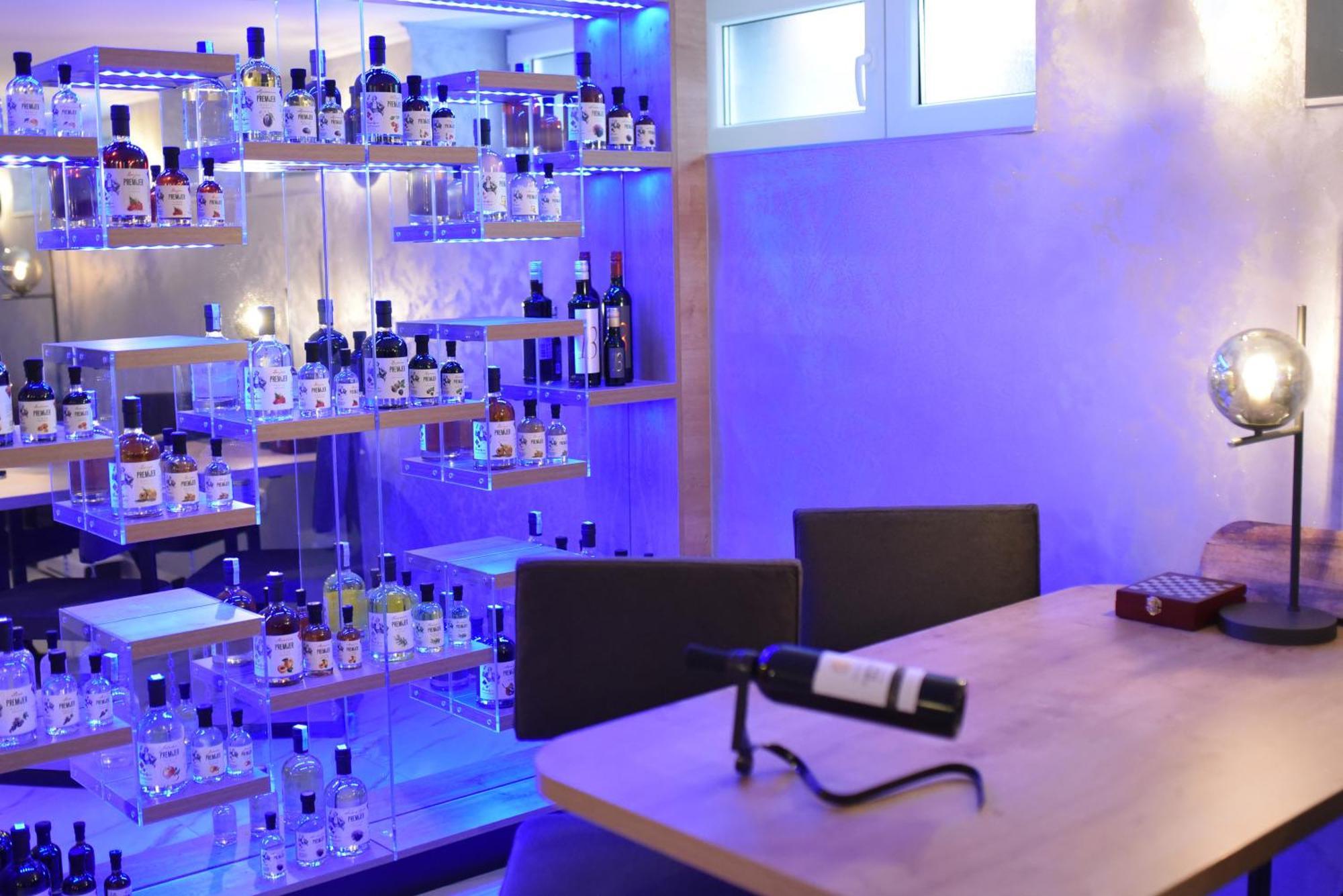 La Luna Premium Deluxe Apartment With Free Jacuzzi, Bikes & Covered Parking Nasice Exterior photo