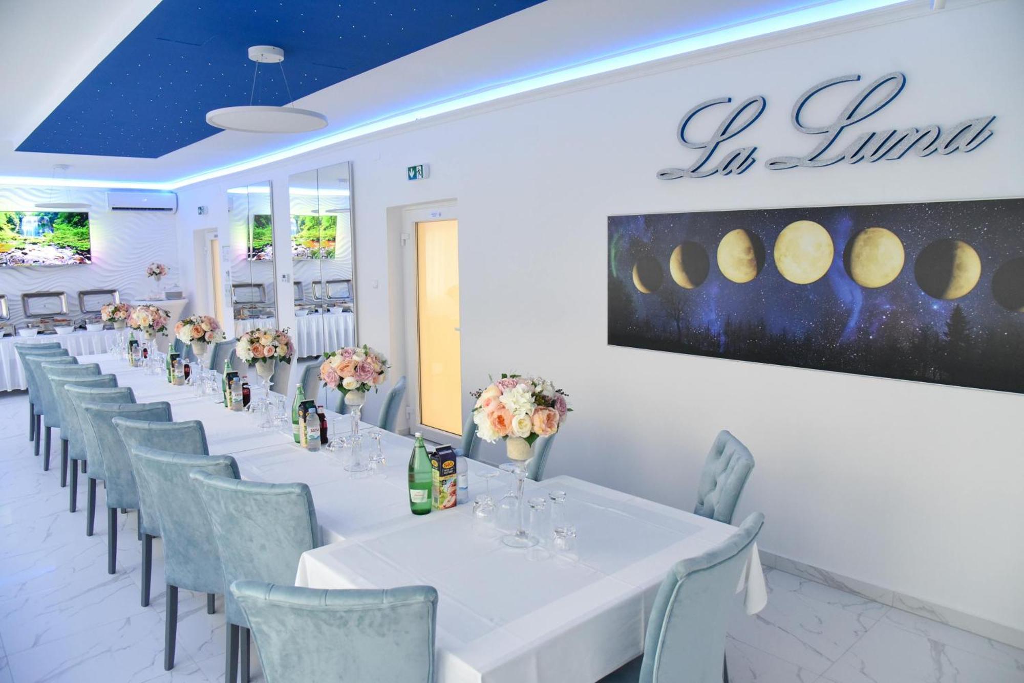 La Luna Premium Deluxe Apartment With Free Jacuzzi, Bikes & Covered Parking Nasice Exterior photo